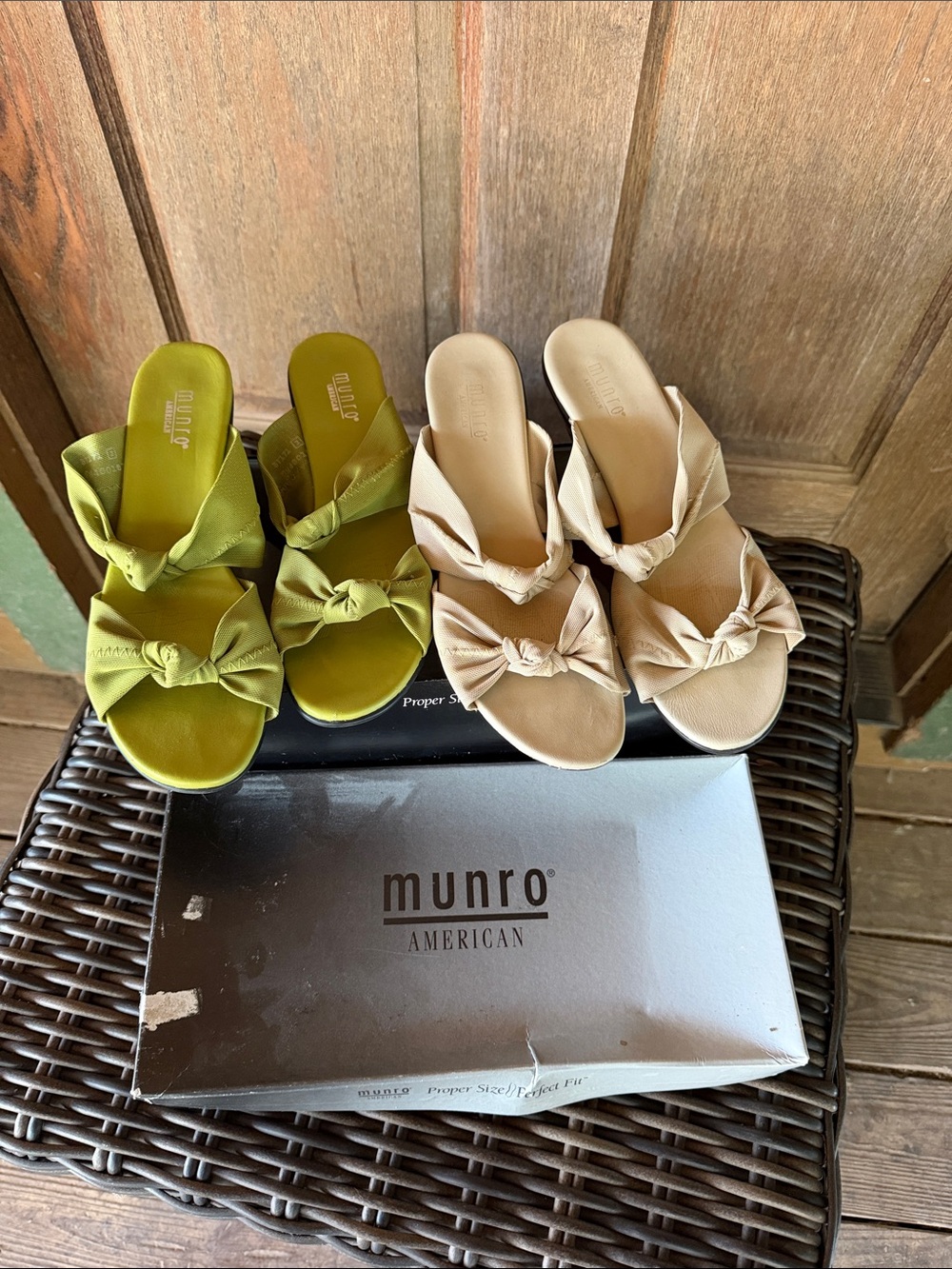 Munro Women's Knot Slide Sandals in Olive and Beige Sz 10